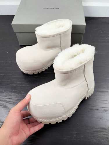 短款 中款 高款 男款加10 balenciaga 巴黎世家 大头靴雪地靴 情侣款 时尚不分季节，泰国明星fourth在30几度的天气穿着巴黎世家2024 洛杉