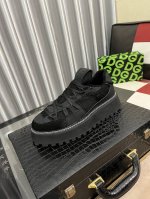 Dolce&GabbanaDG高端男士运动休闲鞋。顶级专柜原单货。 原版进口牛皮 多种材质拼接设计进口牛皮内里 牛皮垫脚原版TPR弹力大底。 Size：35-