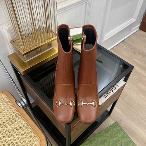 GUCCI 古驰 4 G家2024秋冬新品 专柜最新经典马衔扣粗跟短靴系列 上脚轻松驾驭任何服饰。设计简约、选择多样化的基础款，而非看似简单，实则添加许多繁琐必