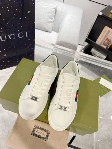 女 男 Ace系列饰织带情侣款运动鞋 牛皮面料 牛皮内里 牛皮垫脚 真蛇皮防伪线 升级芯片 豪华包装。。。。。。全部东西跟正品一样。码数:35-44 45.46