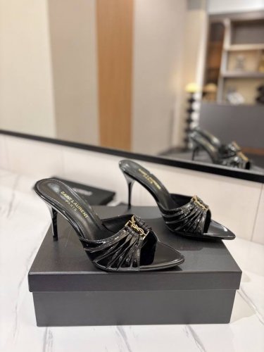 出厂价pp Ysl Saint Laurent* 夏季新品 金属头优雅大气高跟凉鞋 2025全新春夏系列后带方扣高跟凉鞋 尖头高跟拖鞋淡淡的夏日里怎么少得了一双