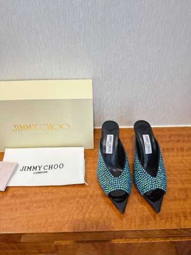 出厂 Jimmy Choo 吉米周 是一个非常全面之尊贵时尚生活品牌， 香港,美国等大时尚博主及明星的同款表带女士高跟，中跟，平跟后空凉鞋系列。 澳大利亚尖头