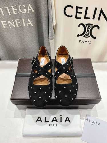 高版本出厂 独家新品 Alaia 阿莱亚25Ss 走秀款糖果色平底芭蕾舞鞋 最近超火的一款平底鞋 章小蕙同款 甜酷芭蕾风 人气超高的一款芭蕾舞鞋，浪漫又迷人 舒