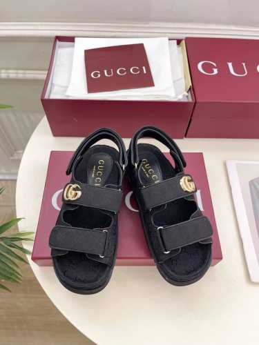 gucci 古驰 25 G家 主打系列终于面世 狠货值得期待 原有的经典 创造新设计 bs新款 经典双G帆布魔术贴沙滩凉鞋 代购级别 高级感十足 国内外博主刷爆