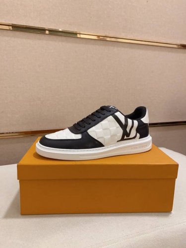 louis Vuitton 路易威登 Lv 顶级新款专柜同步发售，鞋面意大利进口头层牛皮，全进口羊皮内里，完全1比1复刻，鞋底：原厂特供原版底，独家活动成型底超