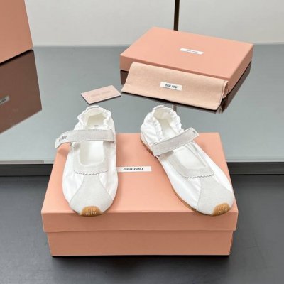 工厂P价 高版本！Miumiu缪缪春夏最新走秀款玛丽珍休闲鞋 运动小白鞋 芭蕾舞鞋 国内外博主刷爆的一款，小红书种草系列，复古又时髦上脚美炸了 简约的运动板鞋设