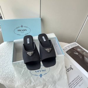 出厂 Prada 普拉达 2025顶级专柜 新款限定 官网上新 独家首发 普拉达 Prada 25S早春乱 宽嘴平底拖 Prada拖鞋 Prada 潮鞋 Pra
