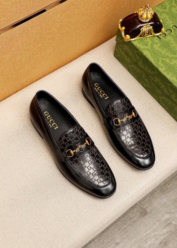 商品商标：GUCCI 古驰 休闲皮鞋 正码码数: 38-44 45订制 商品材料：精选 进口头层漆皮压花鞋面+奢华五金扣，进口小染牛皮内里。强烈立体视觉效果，橡