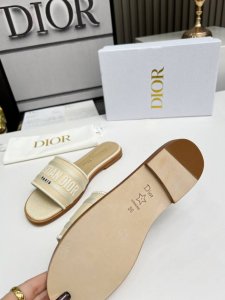 cd迪奥女士老花刺绣皮底拖鞋 克里斯丁迪奥一直是华丽与高雅的代名词，Oblique 印花棉质刺绣鞋面，原版定型，全套包装 面料: 原版定制进口Oblique 印