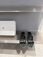 odtd爆款小金球网纱系列单鞋 简约轮廓设计 阐述自然与时髦的美妙融合 独特的光泽感以及球型金属装饰 与柔软的皮质形成独特设计 人手必备 鞋面定制网纱 意大利原