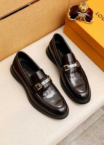 商品商标：LOUIS VUITTON 路易威登 休闲皮鞋正码码数: 39-44 38.45.46订制 商品材料：精选 进口头层开边珠牛皮鞋面+奢华五金扣，进口头