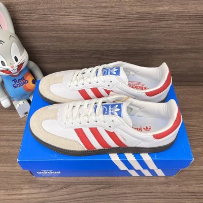 顶级版本Adidas Originals Samba 德训低帮板鞋情侣款 白红 货号: Ig1025 包装:全套得物配件毒盒配纯棉袜子一副。 码数:36 36.