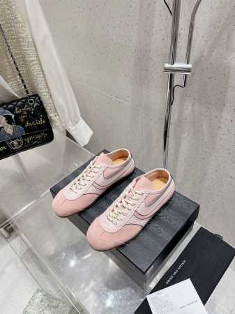 Dries Van Noten Dvn 复古德训鞋 Dries Van Noten 2024春夏系列 设计师通过改造、扭曲和颠覆经典元素，打造出实用而富有设计感 - 点击图像关闭