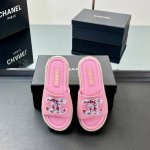 厂价 高版本 Chanel香奈儿电绣双C的Logo编织 渔夫拖鞋 一字拖鞋 专柜原版开发 正品工艺 鞋正中的双C Logo点缀恰到好处 简约大方. 羊皮面小香拖