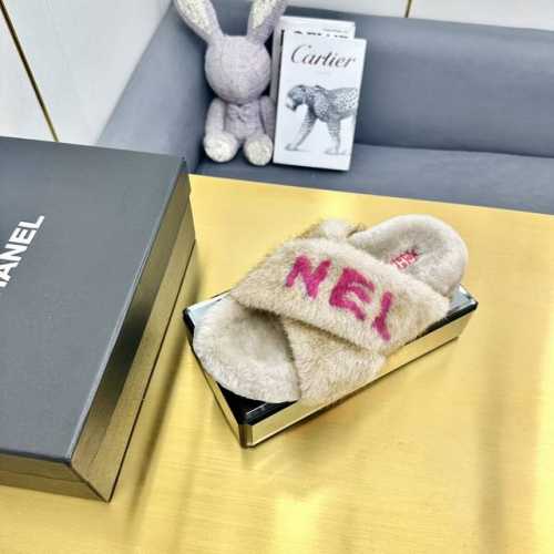 chanel 香奈儿 白色刺绣条纹logo加绒毛里一字平底拖鞋秋冬新款羊毛拖鞋 让我重新爱了它一次！这季节美鞋太多这款毛拖真的是让我无法自拔真太可爱了～ 面料：