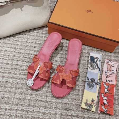 出厂价P P350 牛仔布 Hermes 爱马仕H拖鞋Oran凉鞋系列 时尚又百搭 超级舒服 每个细节都做到极致 原版麂皮 原版1:1独家私模鞋面 原版真皮沿条 - 点击图像关闭