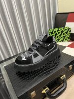 Dolce&GabbanaDG高端男士运动休闲鞋。顶级专柜原单货。 原版进口牛皮 多种材质拼接设计进口牛皮内里 牛皮垫脚原版TPR弹力大底。 Size：35-