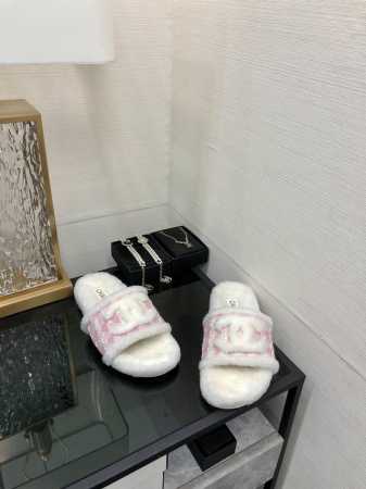 出厂价 高端品质 香家 2024秋冬羊毛拖、爆款来袭 顶级 品质、完美细节、市场最高版本、你值 拥 :Lvu 原版进口高密度发泡大底 进口皮毛一体羊毛进口香家布 - 点击图像关闭