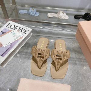 miumi* Ss春夏新款平底小羊皮凉鞋拖鞋 顶级版本 Zp开发 原版拆卸 对版菱格纹 秒杀市面普通版本，Miumiu真的太少女啦！小羊皮超级软糯 舒适度超高！