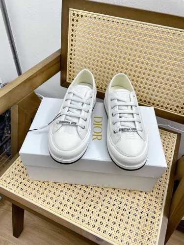 Dior 2024迪奥Walk‘n系列 厚底流须帆布鞋 休闲运动鞋这款 Walk’n‘Dior 厚底运动鞋是一款时尚单品，提升该系列的格调。Oblique 印花
