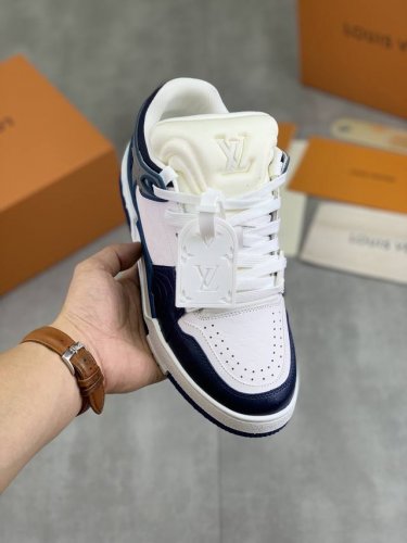 工厂P价P 实价高版本 Lv 24春款新款 Trainer2路易威登Fw篮球运动鞋90‘S Vibe 完全颠覆了之前的设计，这次是低帮原版设计，有点像老款篮球和