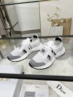 –商品商标：Dior 迪奥 休闲鞋 正码码数: 35-44 商品材料：精选牛皮拼接透气网面 网内里 原版大底