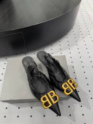 新款上架 ★面料： 牛皮 内里：羊皮 鞋底：牛皮底 优雅风格 创造不一样的感觉 跟高：6.5 Cm 简约气质款式！ 市场顶级 Show Bdetails ⊿：S