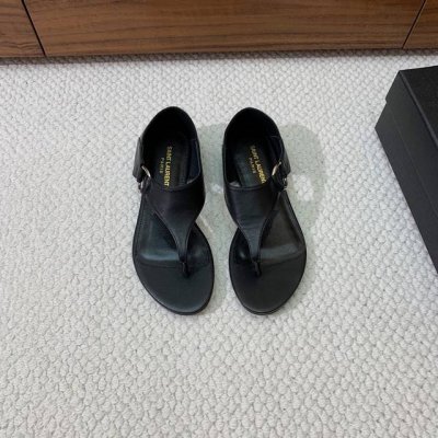 saint Lauren*平底凉鞋 整个版型包括金属制品等细节别具一格让人眼前一亮 鞋面漆皮牛皮 羊皮垫脚 真皮大底 码数 35-42 40 41 42定制不退