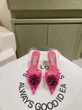 Aquazzur* 菠萝早春专柜新品仙女时装鞋系列，大量上新同步官网全系列均可定制龙年主打一个火爆，全网各大网红纷纷开秀，绝美的穿搭系列！ ★★★★★ 鞋面 烫 - 点击图像关闭