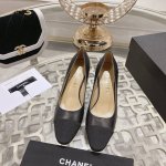 Chanel 春夏季经典拼色粗跟单鞋 时尚走秀款 拼接色混搭，内侧空包头风格，6.5Cm粗跟小logo点缀，演绎时尚！怎么搭怎么好看系列！ 原版定制原木色真皮大