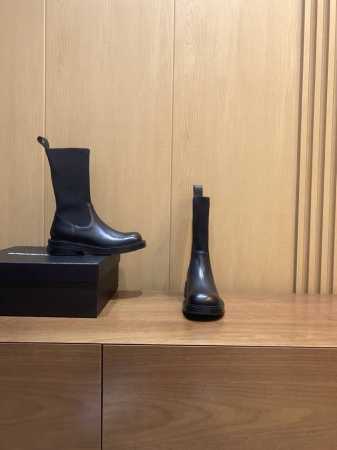 AlexanderWang 2024秋冬新款袜靴 卷不动还可以卷靴筒 搭配也很百搭无论什么季节都能穿哦 这款 2024新款袜靴，相比之前的款厚底更能显高显瘦、经 - 点击图像关闭