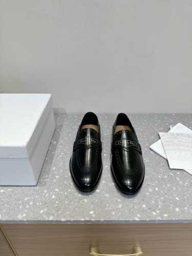官网同步盒包装 Dior 24ss 秋冬全新上线平跟全皮 乐福鞋 Dior Boy 穆勒鞋是二零二四冬季成衣系列新品，融入 Dior 非凡的精湛工艺，重新诠释经