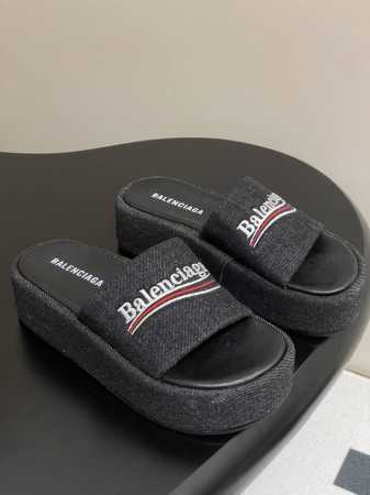 25S春夏新款Balenciaga巴黎世家字母刺绣厚底拖鞋 时尚圈内各大网红明星又在拼命种草的款式。火爆整个Ins！又是一个霸屏世界各地时尚圈的爆款面世了电绣徽 - 点击图像关闭