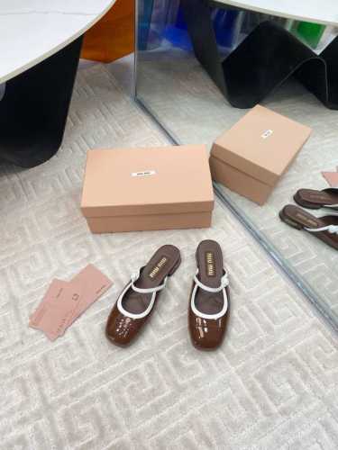 出厂360 Miu Mi* 2025早春新款玛丽珍小皮鞋甜美清新，散发出独特时尚美感，怎么会这么好看越看越上头 原版1:1订制漆皮牛皮面料，羊皮内里 意大利进口