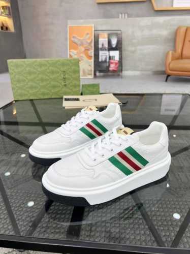 新款男鞋Gucci ]最新鞋出货。原单品质 时尚潮流 采用特殊材料 内里网羊皮 全新包装。脚感超舒适，做工简直无可挑剔 码数:38-45