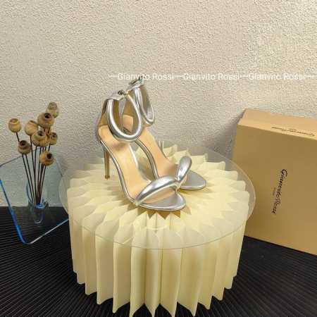 顶级版本： 金属皮款 吉安维托 罗西 Gianvito Rossi Eiko Stiletto，轻松移动。这款 胖胖高跟凉鞋 秉承了其传统意大利工艺，专注精巧细 - 点击图像关闭
