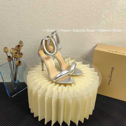 顶级版本： 金属皮款 吉安维托 罗西 Gianvito Rossi Eiko Stiletto，轻松移动。这款 胖胖高跟凉鞋 秉承了其传统意大利工艺，专注精巧细