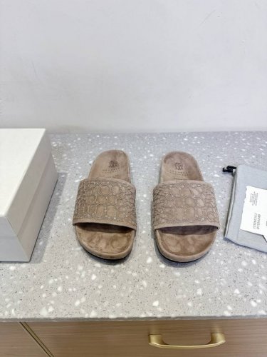Brunello Cucinelli 25Ss春夏新款 编织 拖鞋 极简主义风格 纯手工串联珠链配饰 复古又高级 简约又大气 属于非常耐看的款式 高级百搭之王