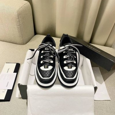 工厂直销 A年度最爱一双增高厚底绝美爆款拖鞋 专柜 正品级 版本！！ 这一季小香新款真的太好看了， 真的一眼爱了 经典的搭配，真的超级有个性！ 复古又时髦，无论