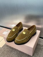 工厂价 MiuMiu 2025春夏新款厚底标志性徽章拼色女单鞋 缪缪明星同款字母logo五金扣一脚蹬皮带扣圆头复古乐福鞋 市面顶级高端版本材质:鞋面进口开边珠牛