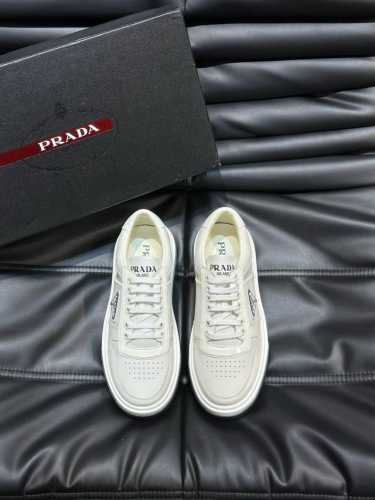 Prada 普拉达 -高端品质 原单,鞋身空压品牌logo，大底：超轻tpu发泡 橡胶；双色成型大底,超高品控 做工精细：凸显 高端 贵气 档次 38-44 4