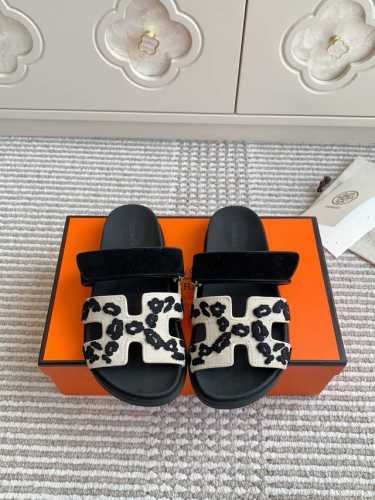 女 男+10 新色 hermes 爱马仕H家Chypre系列 魔术贴二舅拖鞋 顶级品质 鞋面 进口头层石头纹牛皮 手掌纹牛皮 渐变色牛皮 山羊皮 羊京 牛仔布