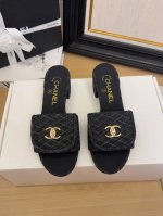 现货发售 *25 专柜 正品级 版本！！ 官方目录： 码数：35、36、37、38、39 34 40 41 需要定做跟客服 沟通 跟高:5Cm 2.5Cm 均配
