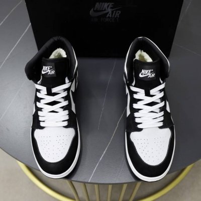 羊毛内里 Nike air Jordan1 冬季运动板鞋 加毛款 aj经典鞋型不变的基础上内里羊毛 真的很加分！原厂材料FK 鞋面进口头层牛皮 色高帮低帮全系列