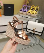 生胶底： Saint Laurent 圣罗兰 高品质制造，最新异性跟超显眼 超美春夏款女士时尚款，性感 优雅 的气息更显出外在性感。 鞋面：牛漆 大底：生胶底