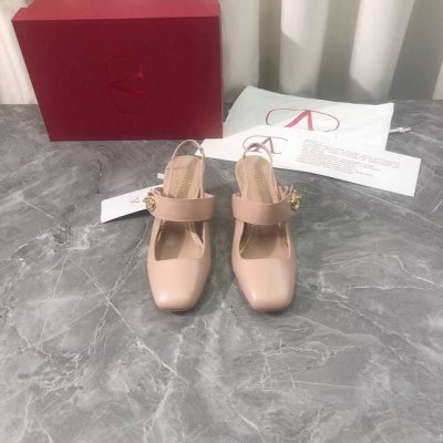 工厂p价p 顶级高端版本 代购品质 原版开发 Valentino 华伦天奴2025Ss新款爆款夏季方头粗跟凉拖鞋。V家新款全真皮外侧金属金色V扣子装饰抢手大爆款