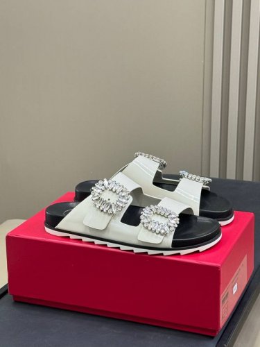出厂 Rv经典钻扣拖鞋 精致高级的决绝子单品， 哪个女孩能抗拒Blingbling的感觉 Size 35-41 40 41定制不退换
