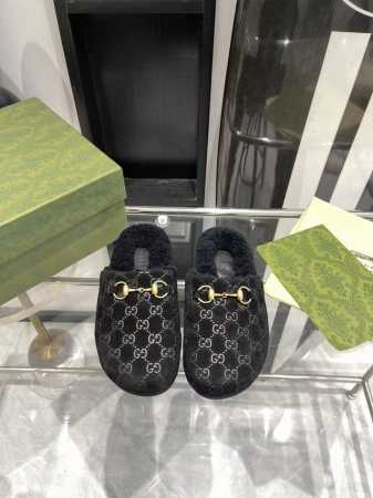 顶级品质 GUCCIss2024秋冬｜平底羊毛拖鞋新品 超舒适的 双带毛拖 简约随性 时髦有范， 慵懒又不乏高级感，最舒适的拖鞋没有之一 随意上脚都好看有型，绝 - 点击图像关闭