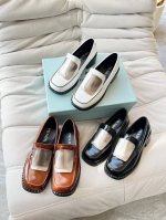 Prada新款春夏女装｜美的一塌糊涂 号外！号外！Anita随后会陆续不断的更新SS25最新走秀预售款，新颖的Logo作为灵魂伴侣。趣味十足～秉承着引领潮流的风