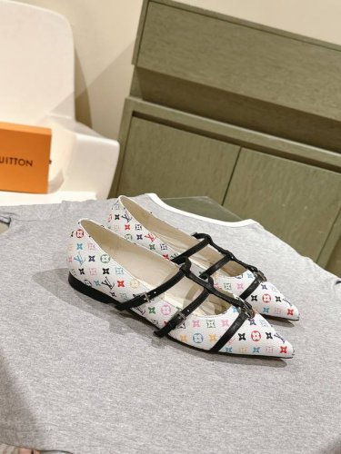 路易威登 225 LV Cruise女鞋 早春新款绝美尖头小跟鞋这一季太让人惊喜了，时尚界久违的极简之美，多巴胺配色毫不费力的优雅风来袭时髦精致绝美穿上就是仙飘